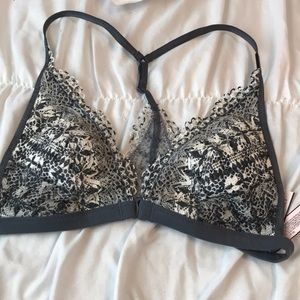 🔥SOLD🔥 NWT! VS Bralette! Size XS.